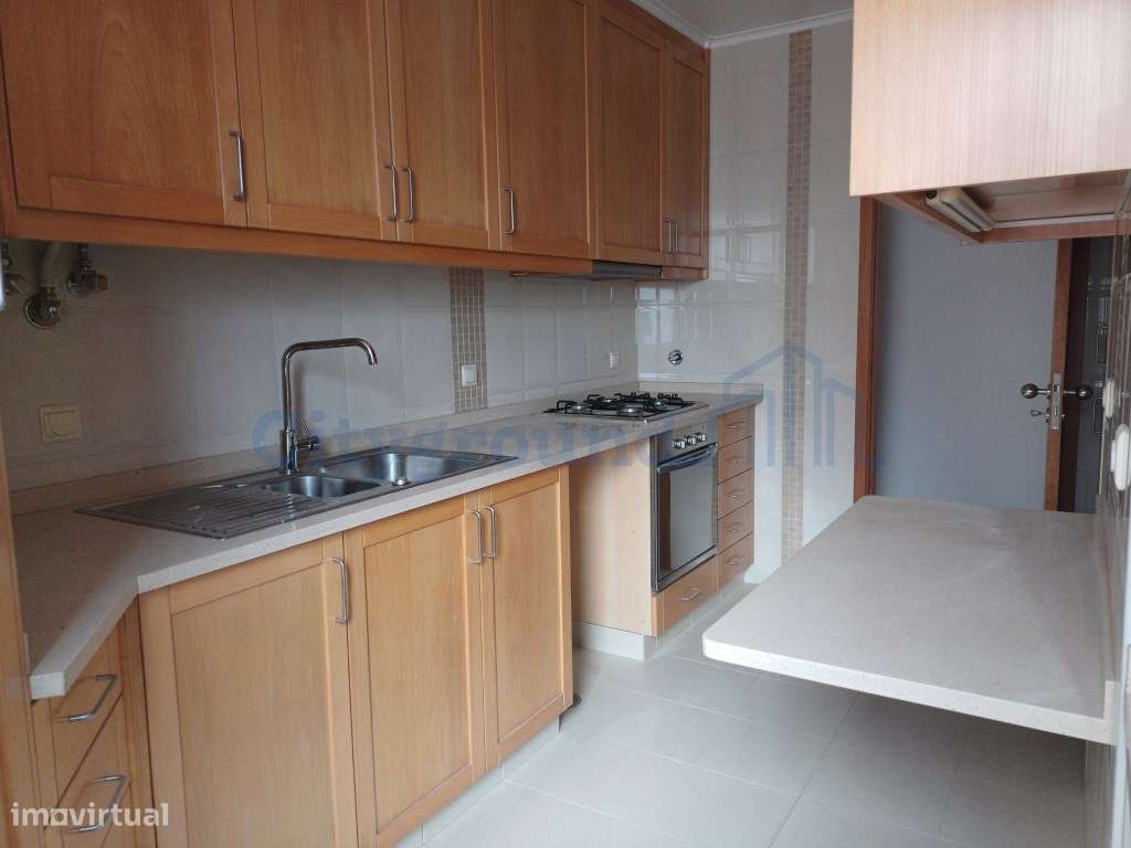 Excelente prédio renovado, de 10 fracções, em Benfica-9