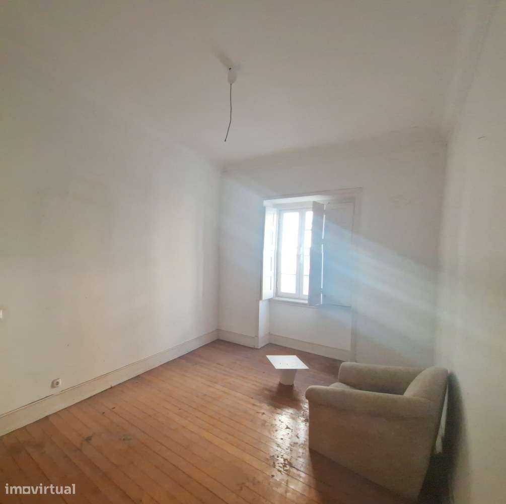 Prédio devoluto SEM Inquilinos junto ao Mercado de Arroios-9