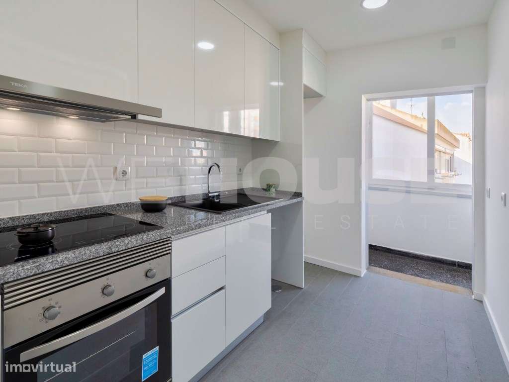 Apartamento T2 Remodelado, Avenida Republica, Centro do Barreiro-0