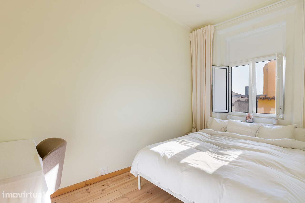 Apartamento T3 com vista desafogada entre Santa Catarina e Chiado-11