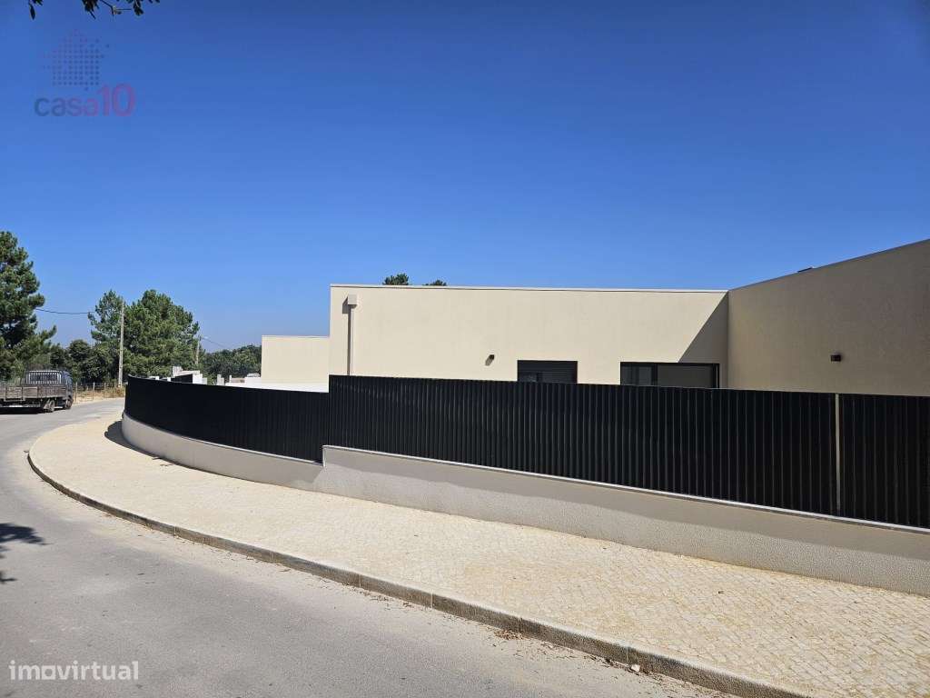 Moradia V4 com piscina, para venda em Azeitão-24