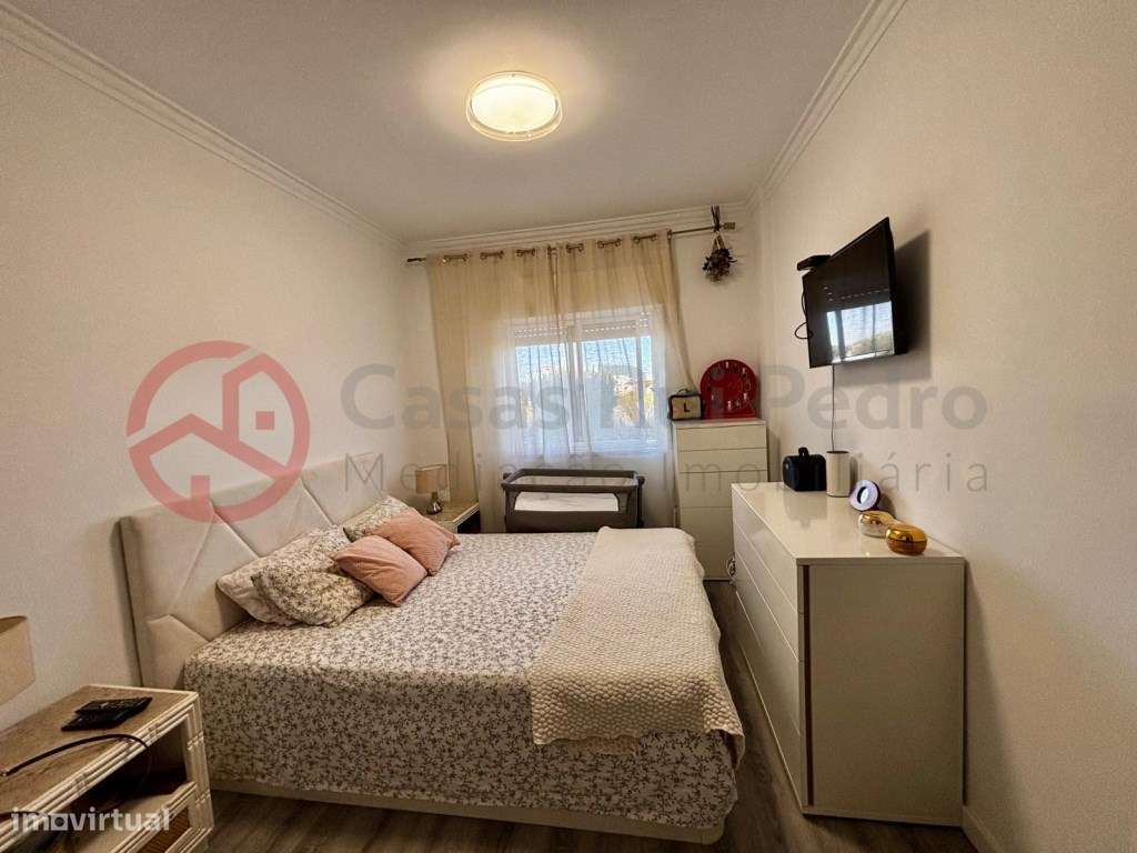 Apartamento T2 com arrecadação em Santa Marta do Pinhal, Corroios-12