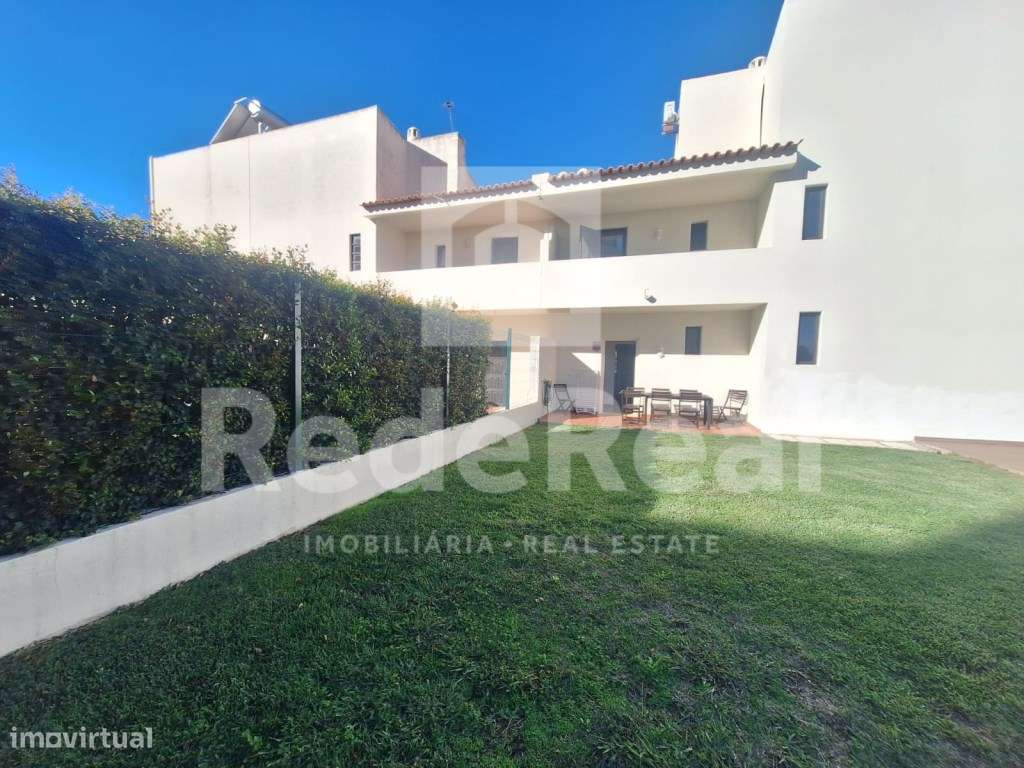 Moradia T3 + 1 com Boas Áreas em Lote de 300 m² - Centro de Albufeira-20