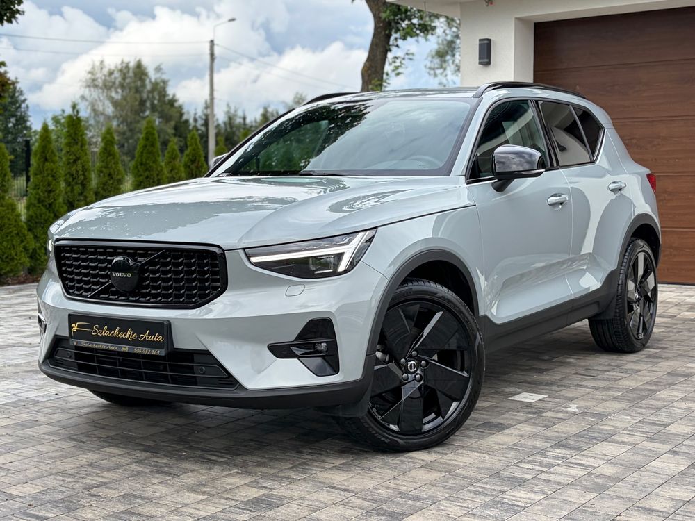 Volvo XC40 B3 B DKG Ultra Black Edition 2025
