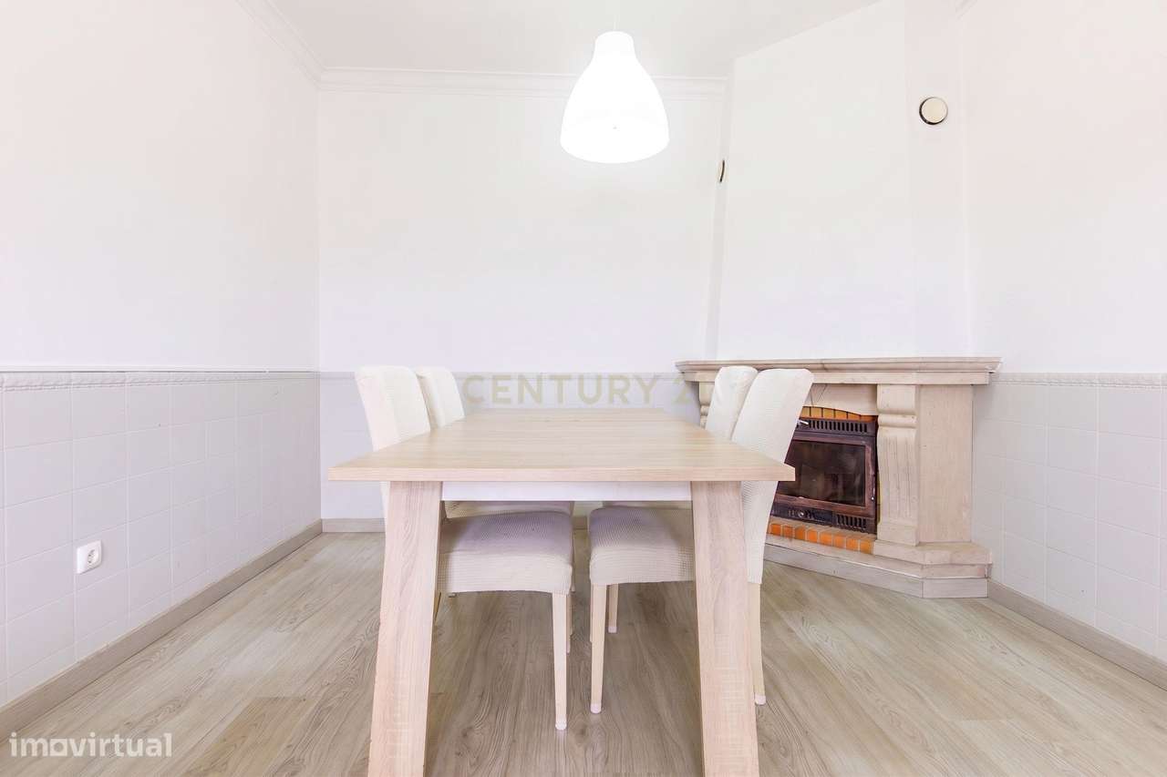 Excelente Apartamento de 4 Assoalhadas com Terraço e Sótão Independent-7