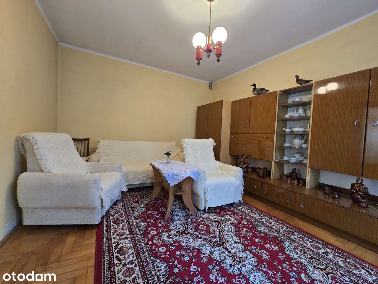 Bardzo zadbany dom do zamieszkania z pompą ciepła i panelami-3