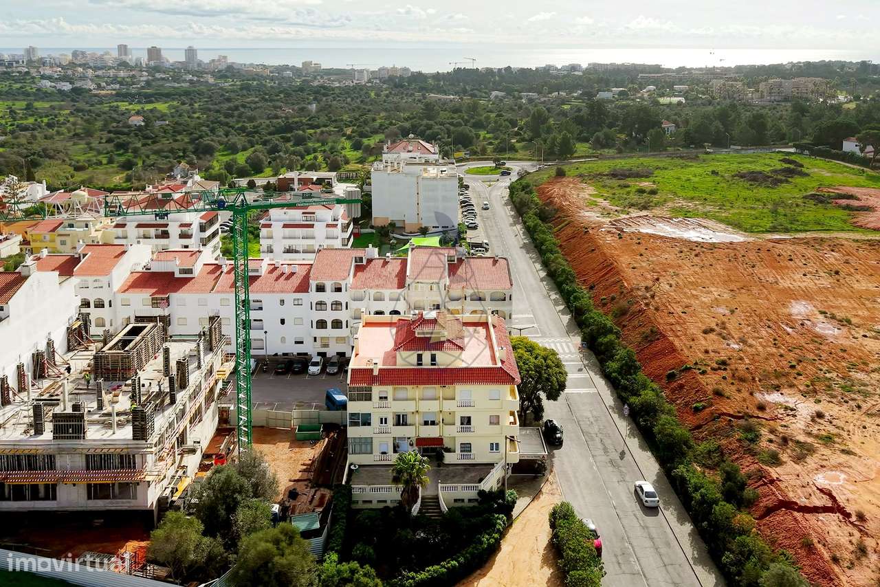 T2 em Bemposta com arrecadação privativa e terraço comum espaçoso  - A-47