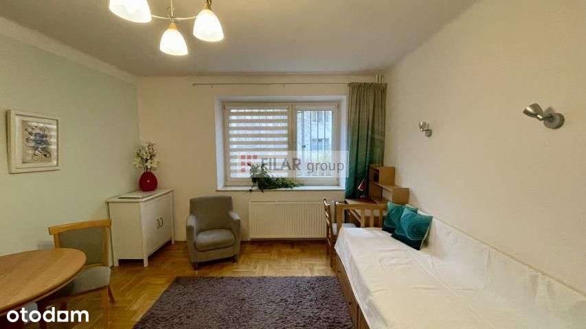 Kawalerka z widną kuchnią w kamienicy blisko Centr-1