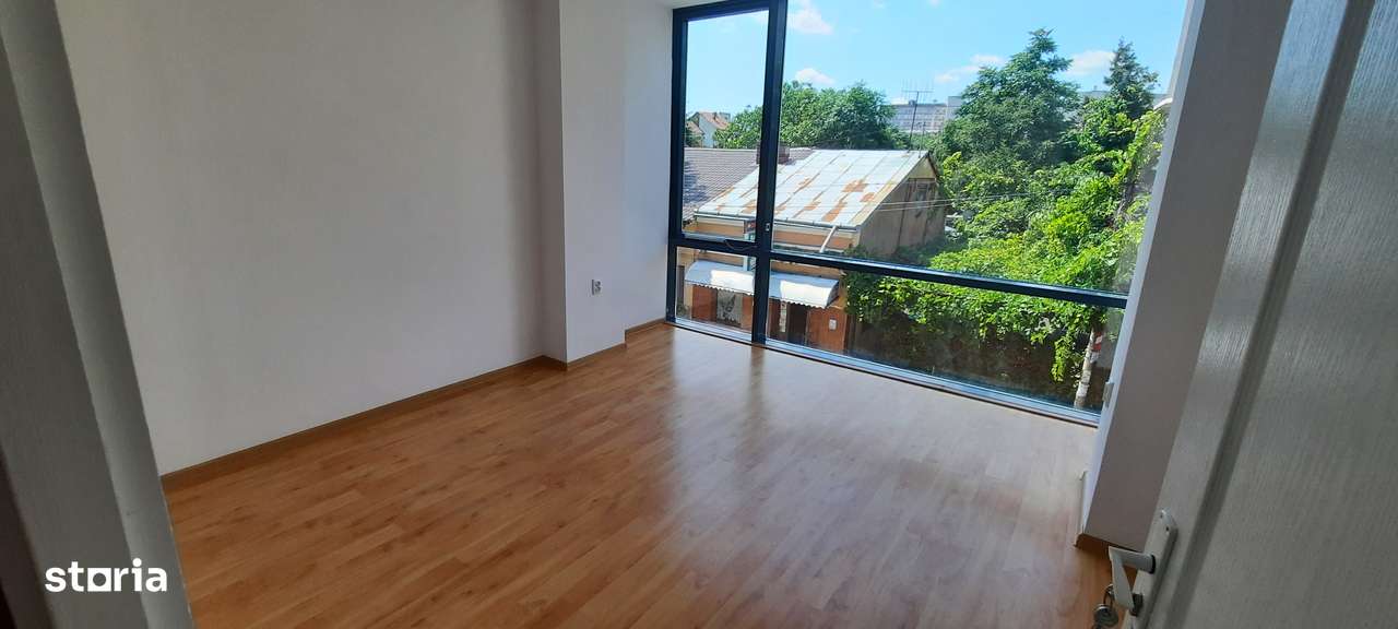 Spatiu de birouri zona ultracentrala de la 18-240mp - Imagine principală: 5/10