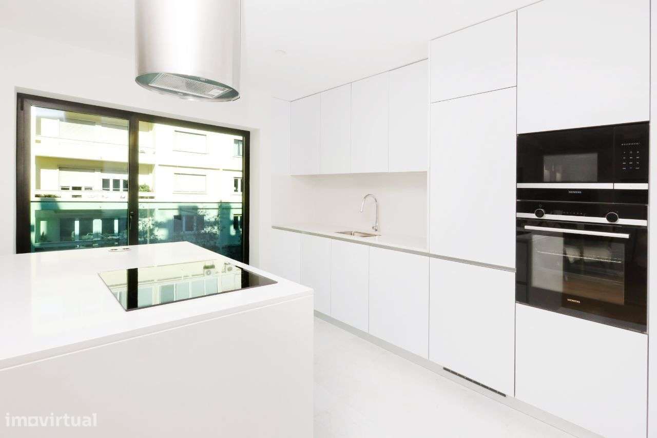 Apartamento T2 com 110m2 no edifício Varino 04-4