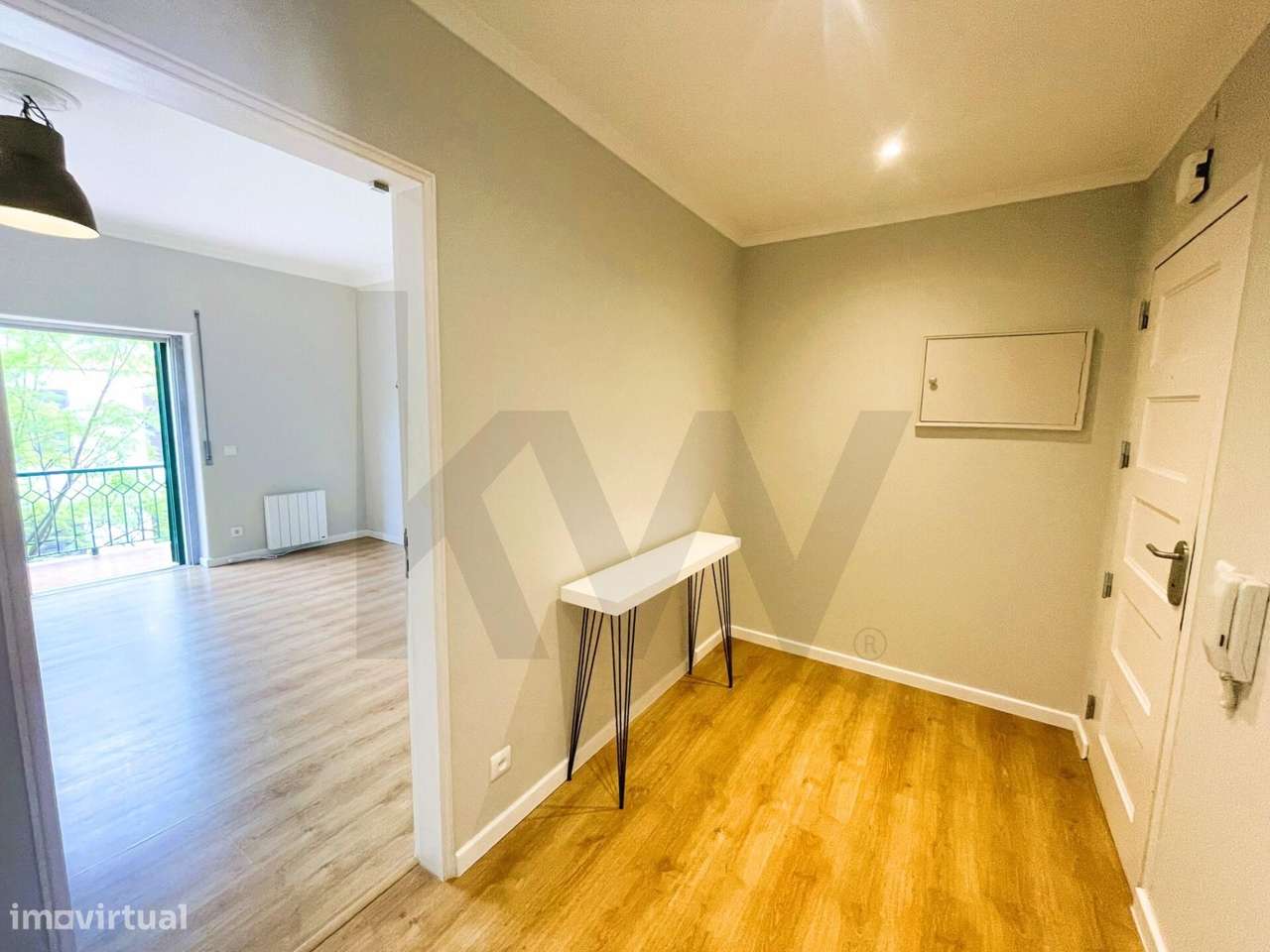 Apartamento no centro de Cascais, renovado com uma boa varanda a sul, - Grande imagem: 2/26