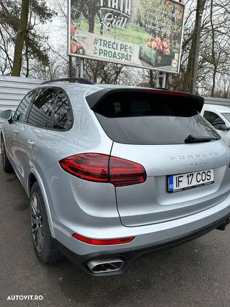 Porsche Cayenne 3.0 L - 5