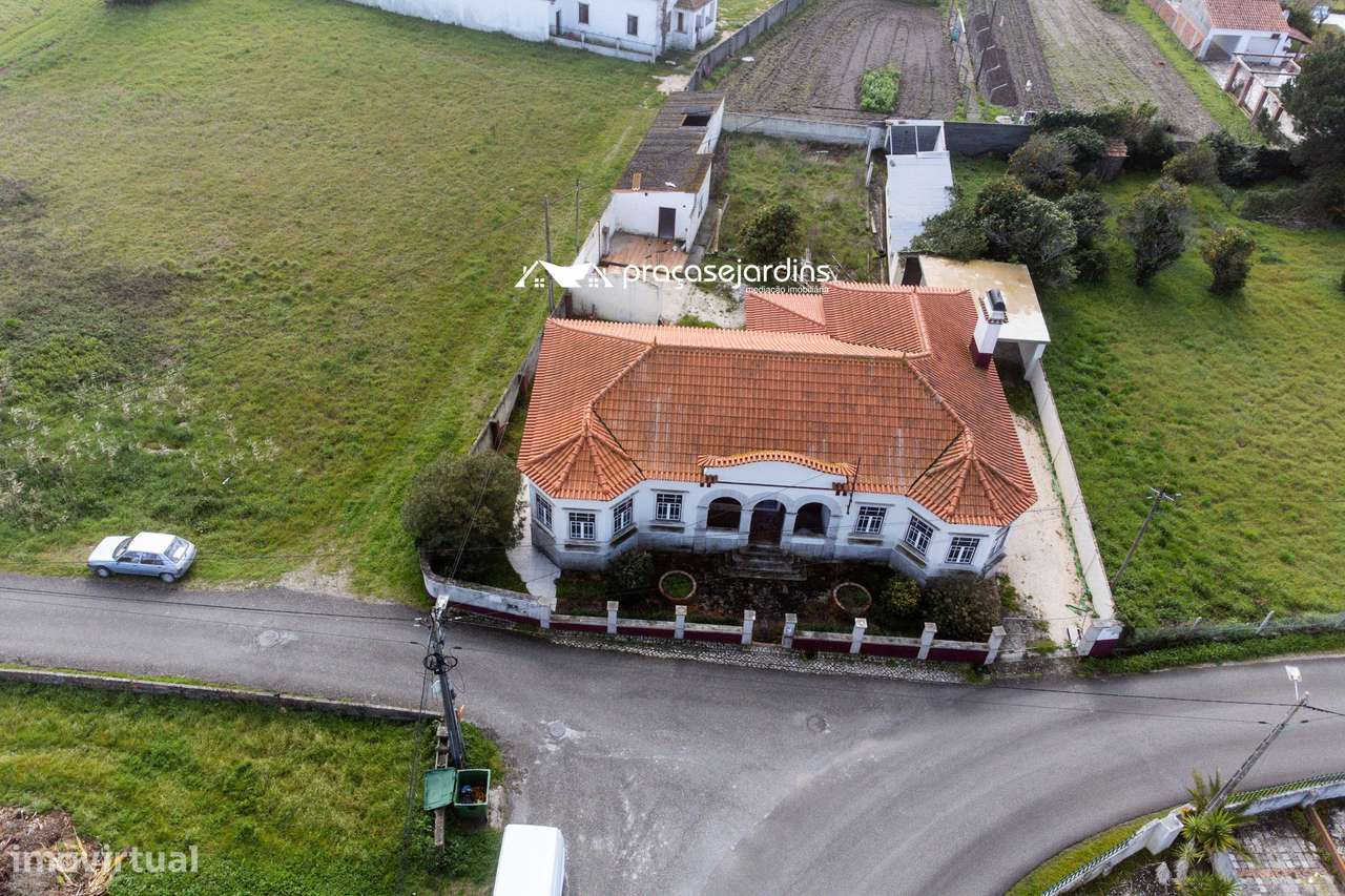 Moradia T3 com História, Conforto Moderno e Proximidade à Praia-39