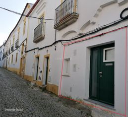 Moradia T2 com quintal no centro Histórico, Évora