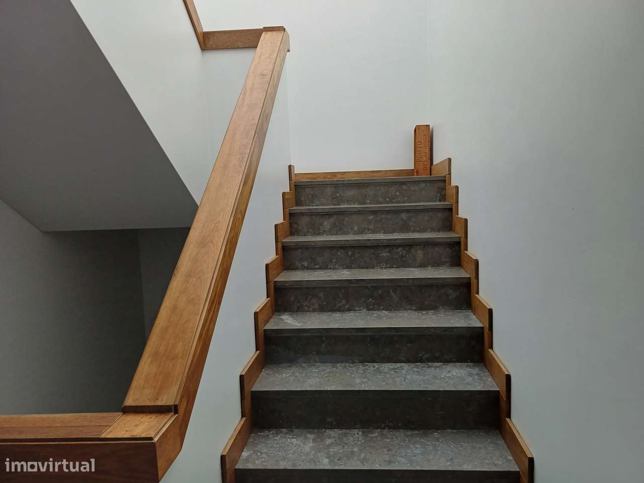 Prédio p Familia com Jardim jtº Praça Espanha e São D.Benfica-20