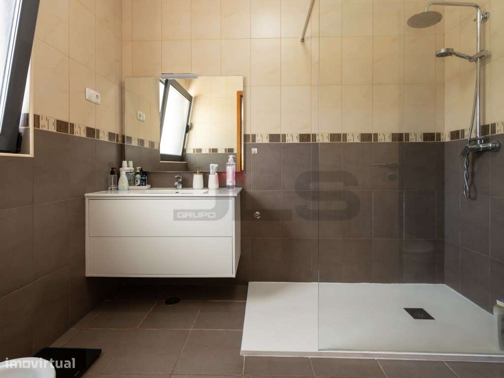 Moradia V3+1 na Urbanização Vila Faia - Conforto e Valorização Gara... - Grande imagem: 5/39