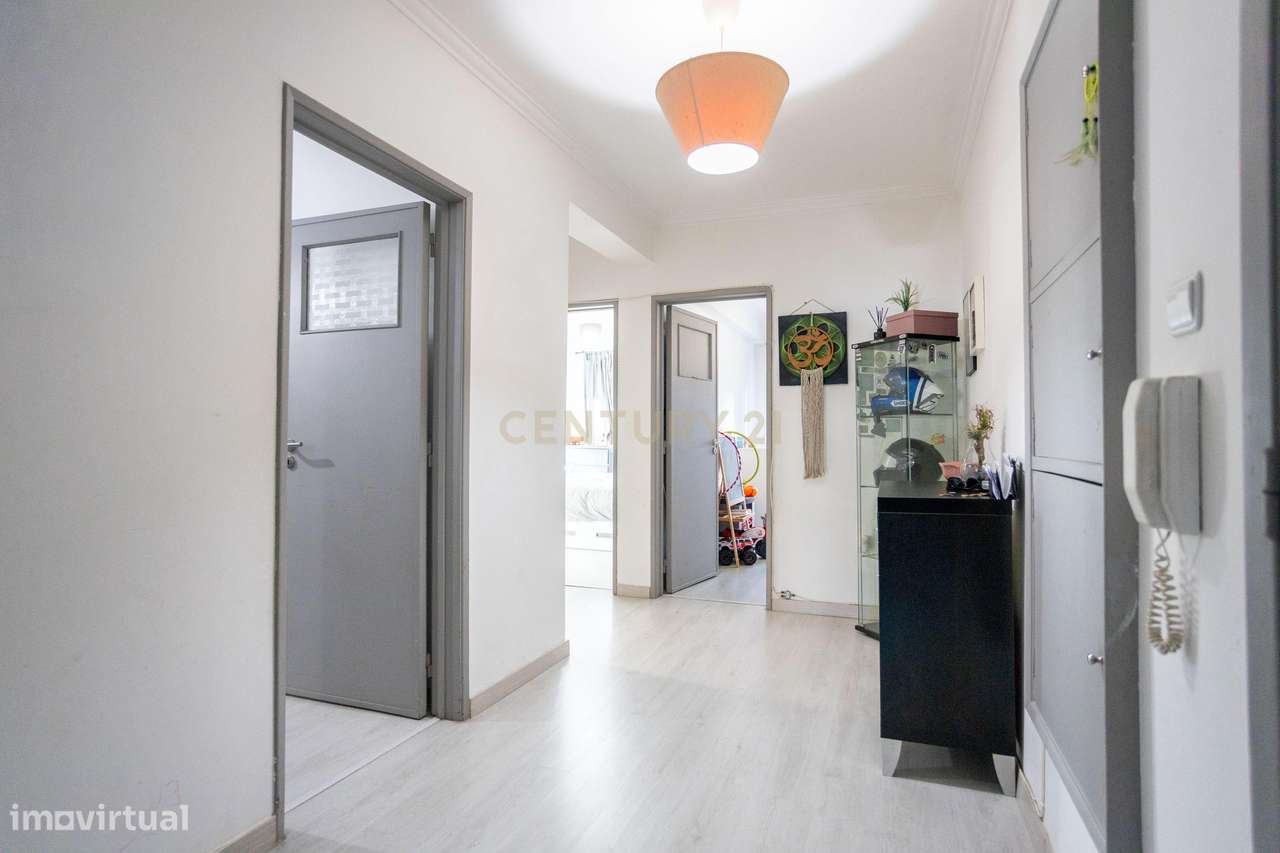 Apart. T2 c/70m2 na P. Stº Adrião - Rua Padre António Vieira-1