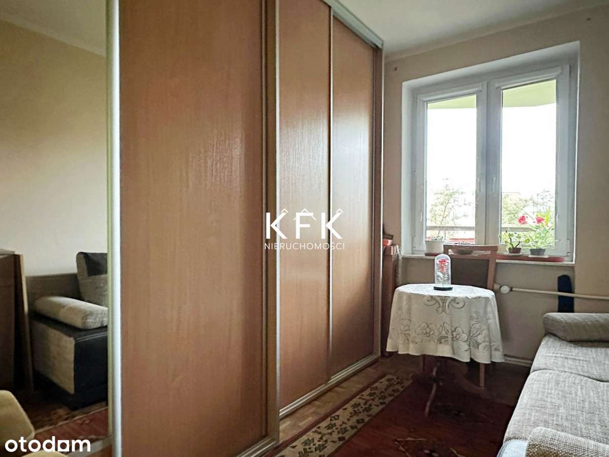 Trzy niezależne pokoje Blok Cegła Balkon Film-10