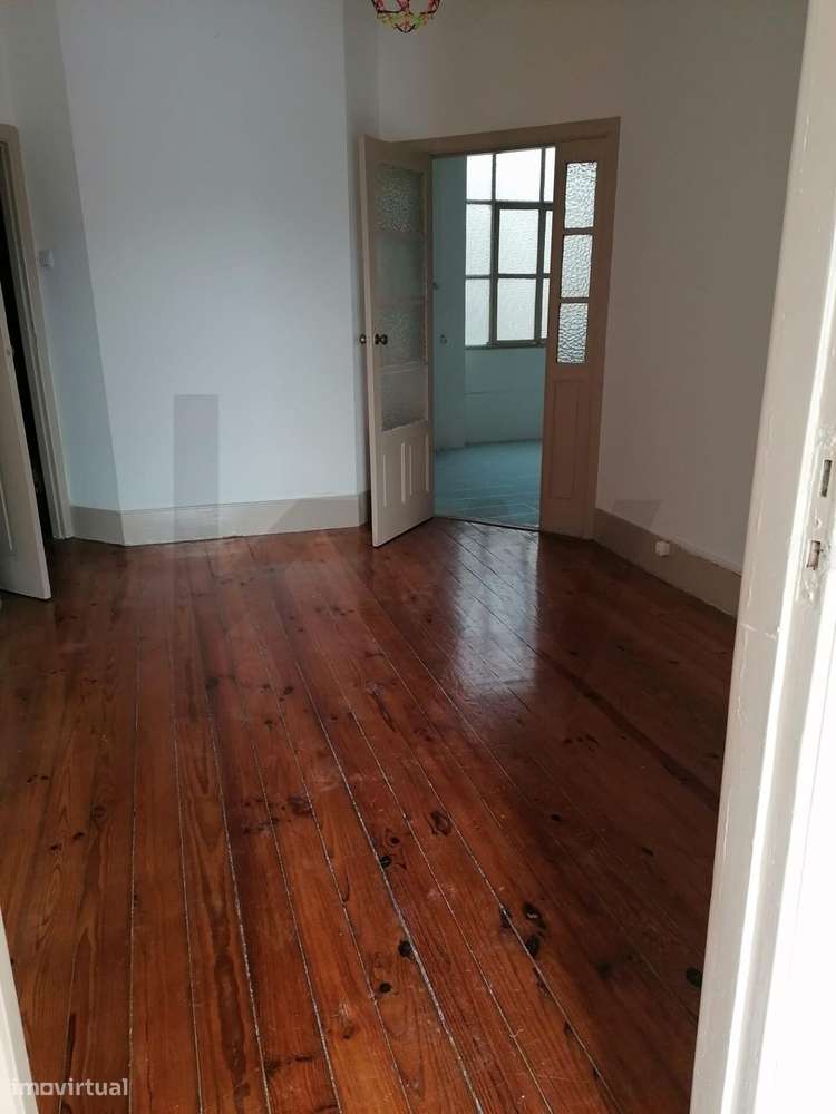 Apartamento T2+1 com excelente localização- para investimento - Grande imagem: 3/39