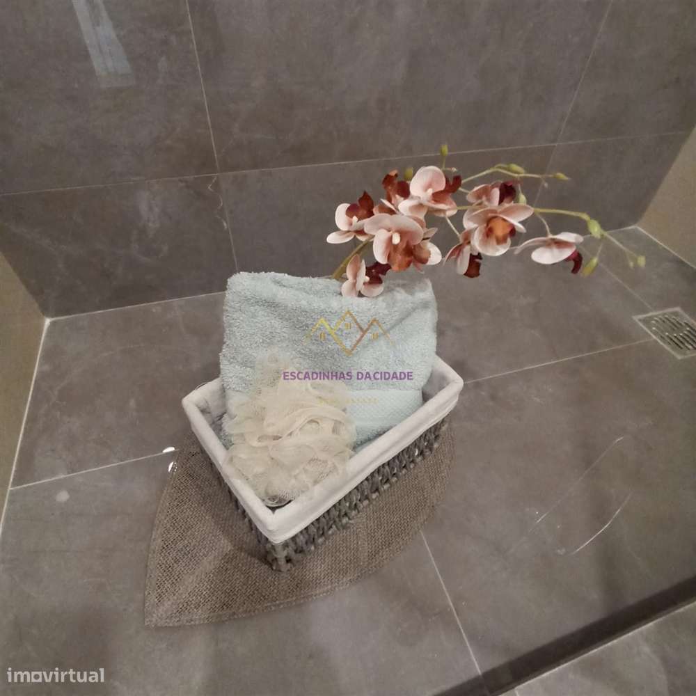 Apartamento T3 remodelado, mobilado e equipado, na melhor localização-1