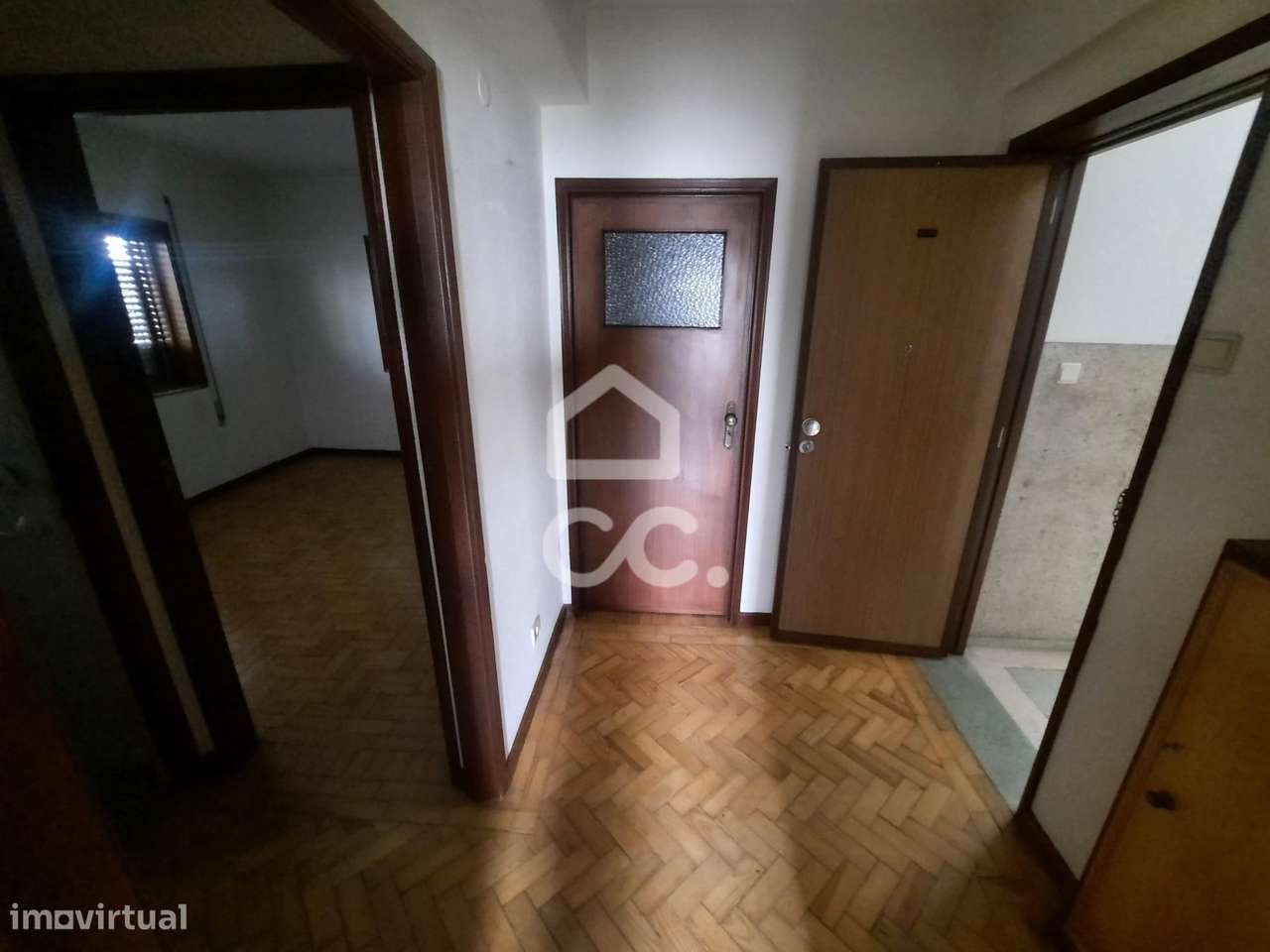 Apartamento T1+1 com Armazém e lugar de garagem-12