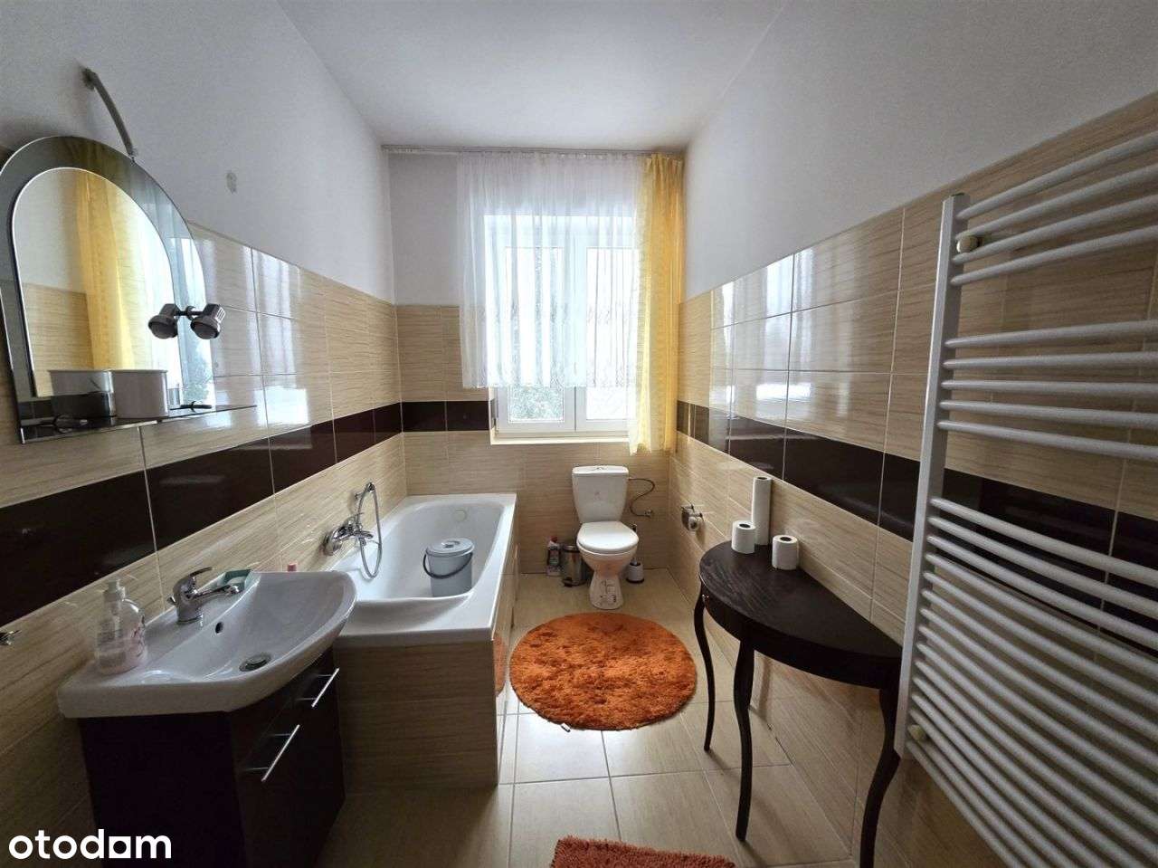 Mały, funkcjonalny dom z 6 arową działką.-6