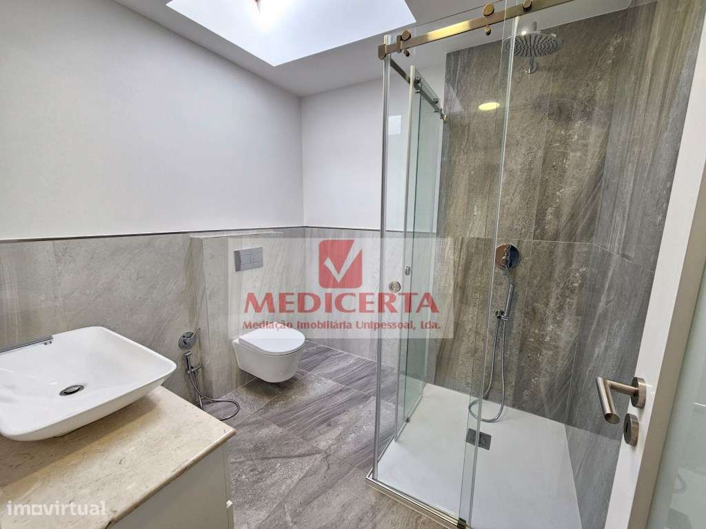 Massamá - Centro T3 Duplex(140m2) Totalmente remodelado-15