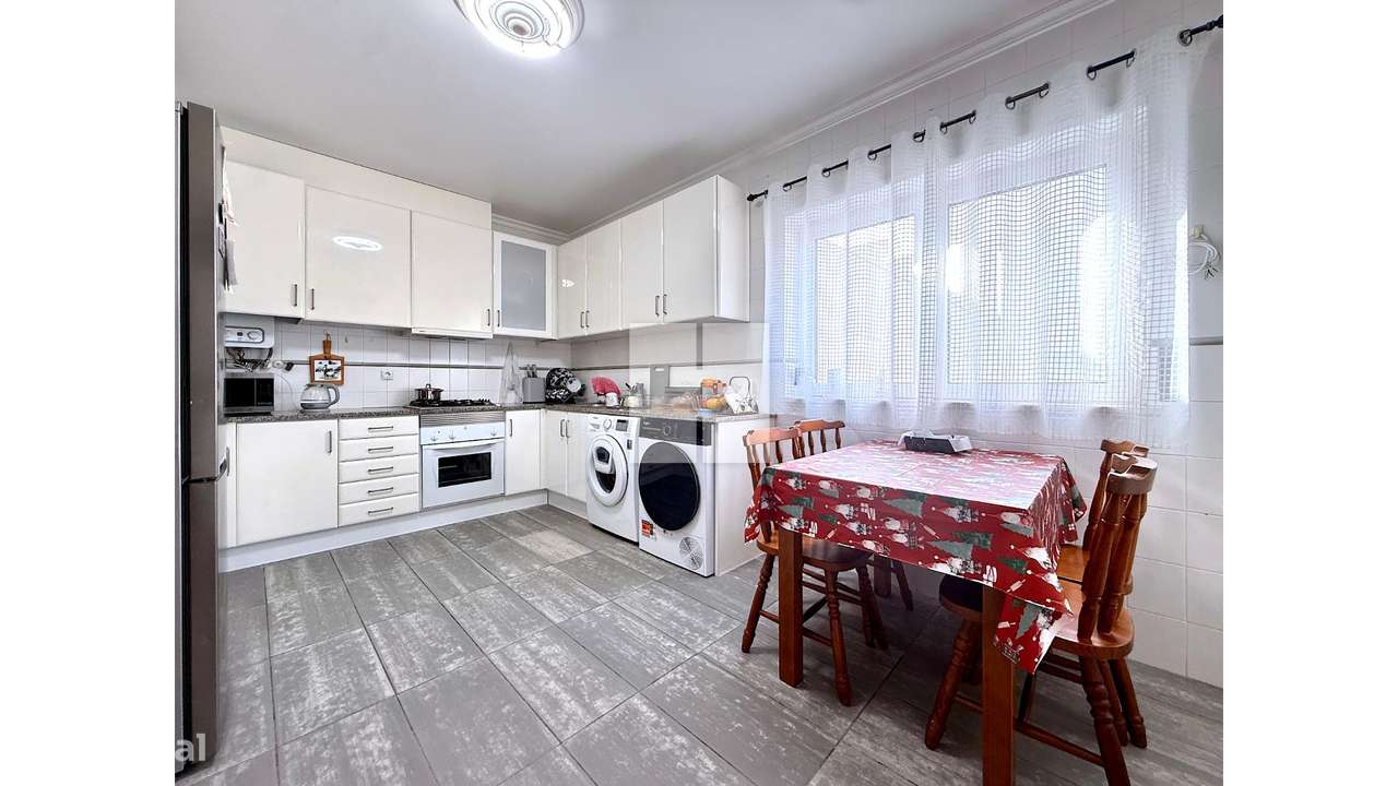 Apartamento T3 c/ Parqueamento - Grande imagem: 4/37