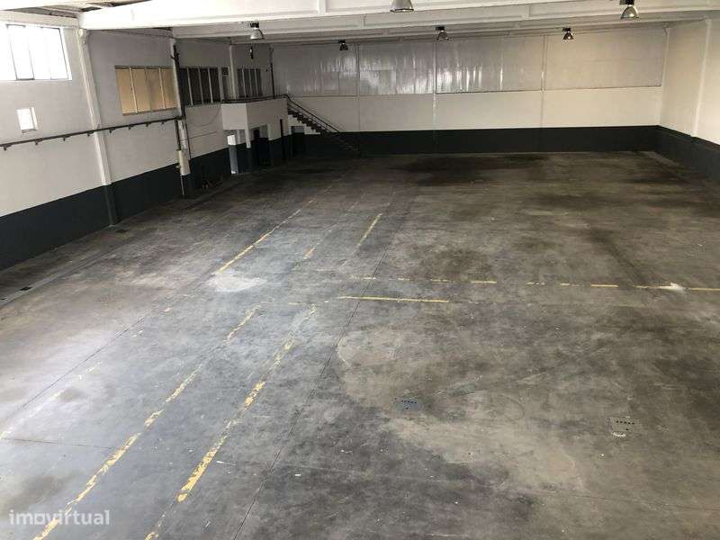 Arrenda-se pavilhao industrial com cabine - Grande imagem: 4/8