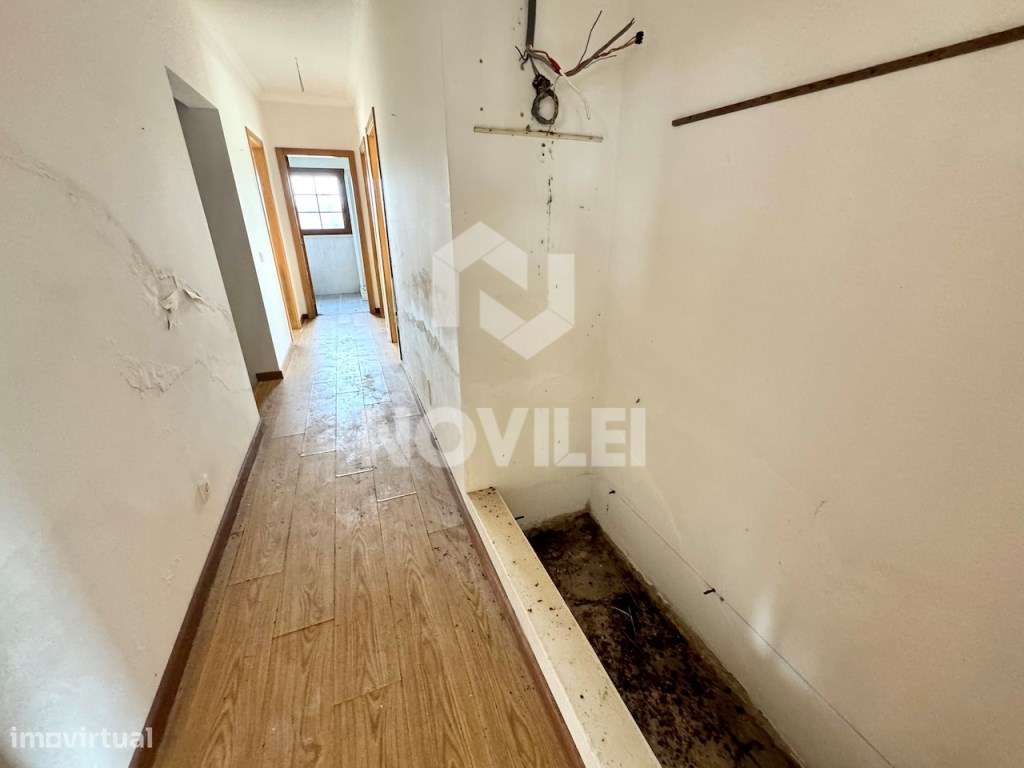 Moradia isolada T3 de cave e rés do chão próxima da Nazaré.-22