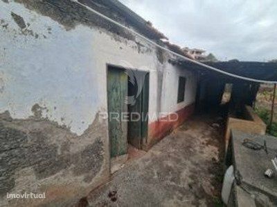 Lote de terreno (1.500m2) com Moradia para reconstrução