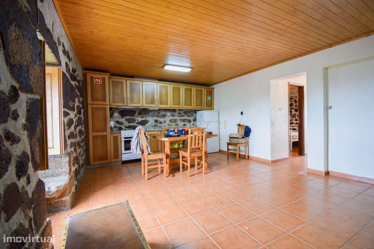 Quinta com construção em Pedra 20.000 m2 de terreno e Licença de Aloja-17