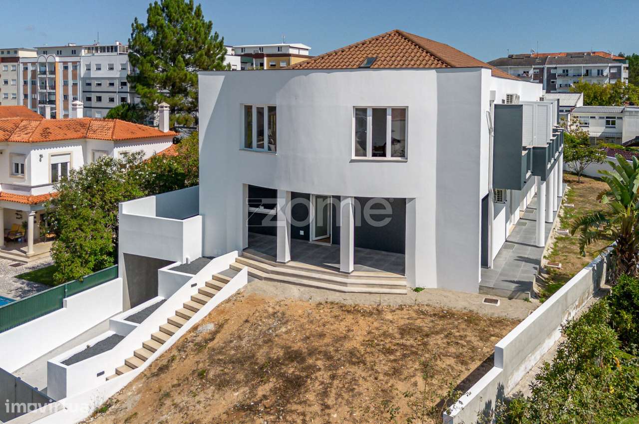 Prédio com 17 unidades habitacionais no centro de Leiria - Grande imagem: 2/41