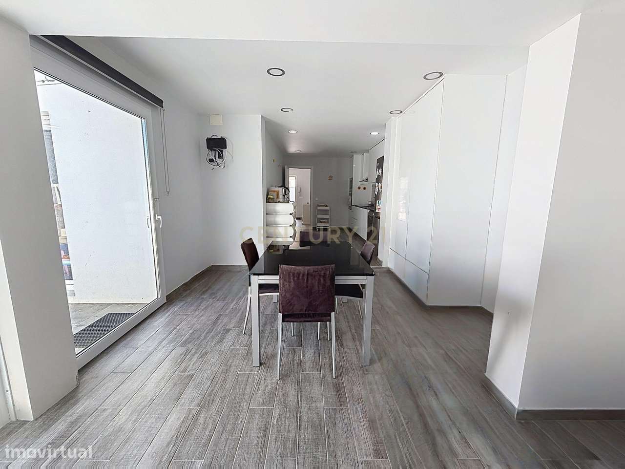 Moradia T3 Térrea Renovada à Venda na Nazaré | Quintal | Suite | Pront-33