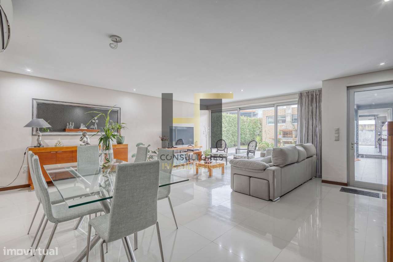 Moradia | Suíte | 3 Frentes | Recuado | Jardim - Grande imagem: 5/46