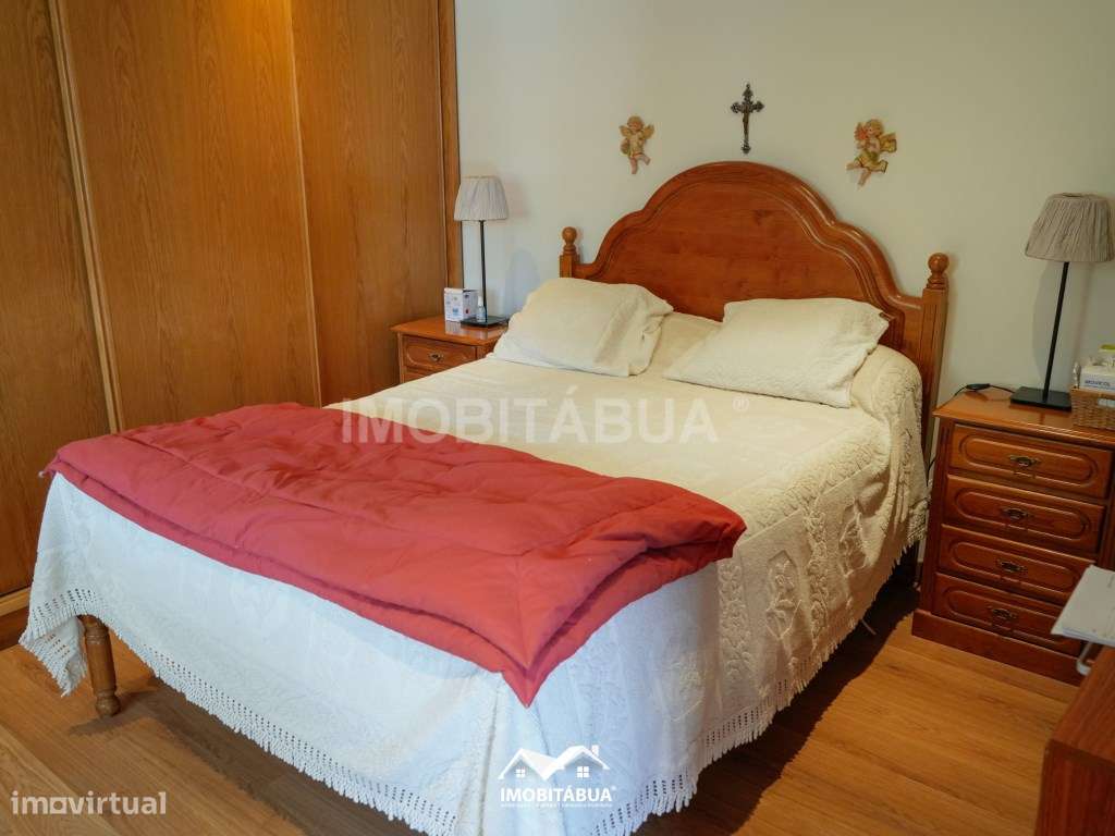 Casa privada com 4 quartos, piscina, pátios e acomodações versáteis.-5