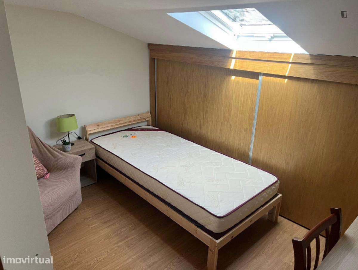 Quarto - localizado em Pedrouços Porto - Grande imagem: 5/10