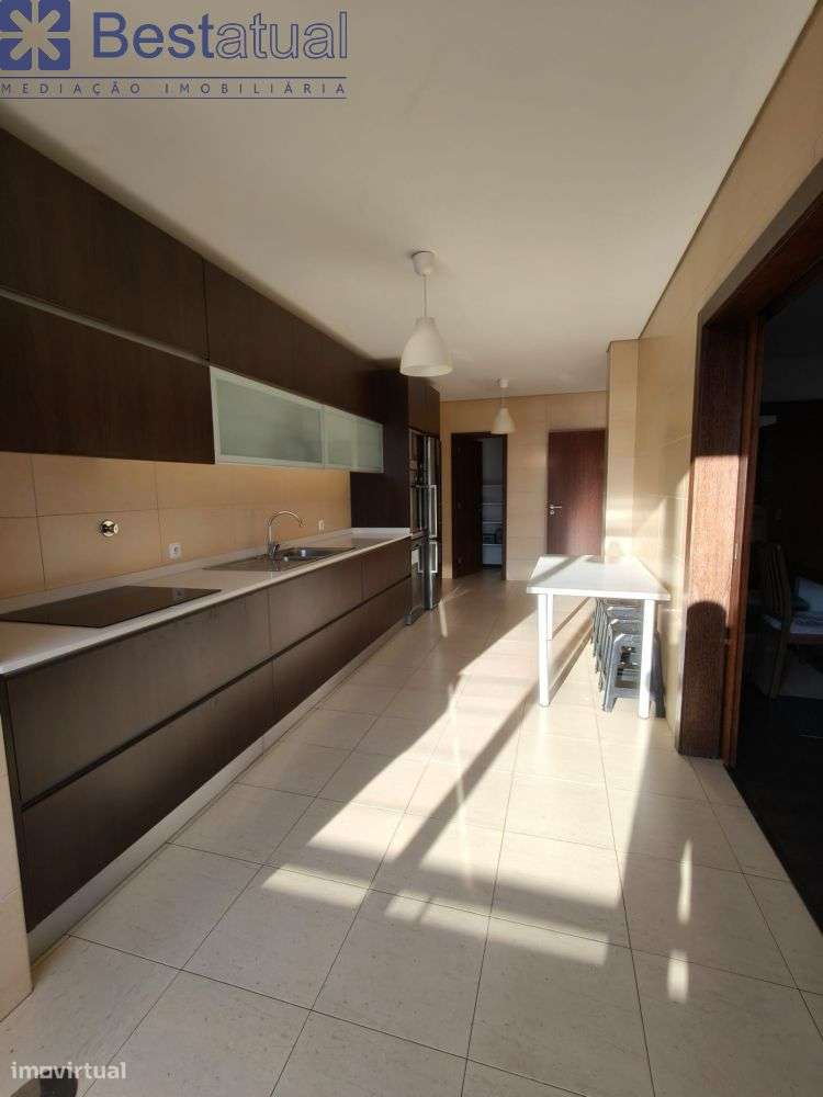 T4 com 186 m2 + Terraço com 186 m2 - Junto ao Centro-14