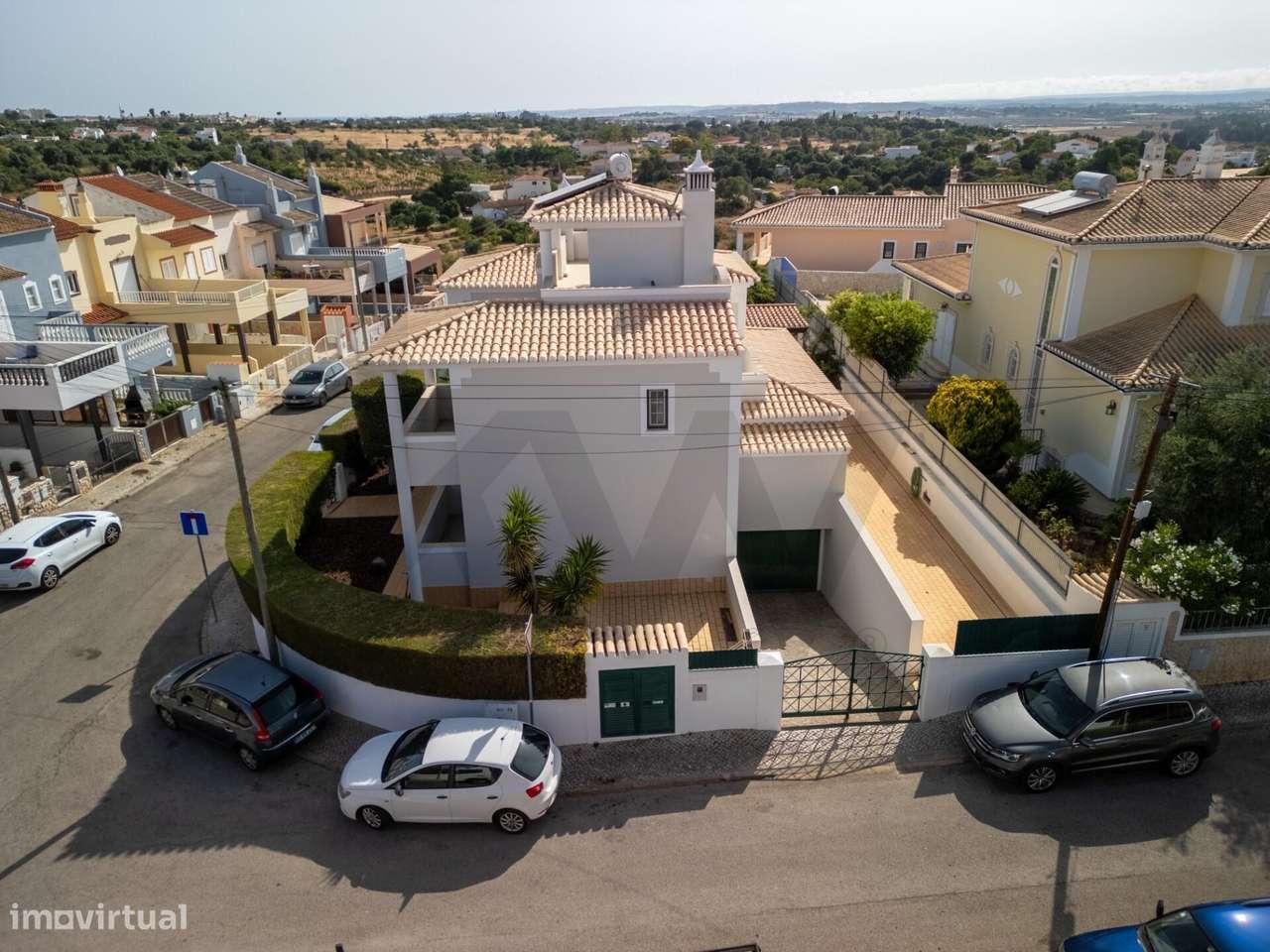 Exclusivo em Alvor: Moradia Isolada T5 com Máxima Privacidade e Confor-48