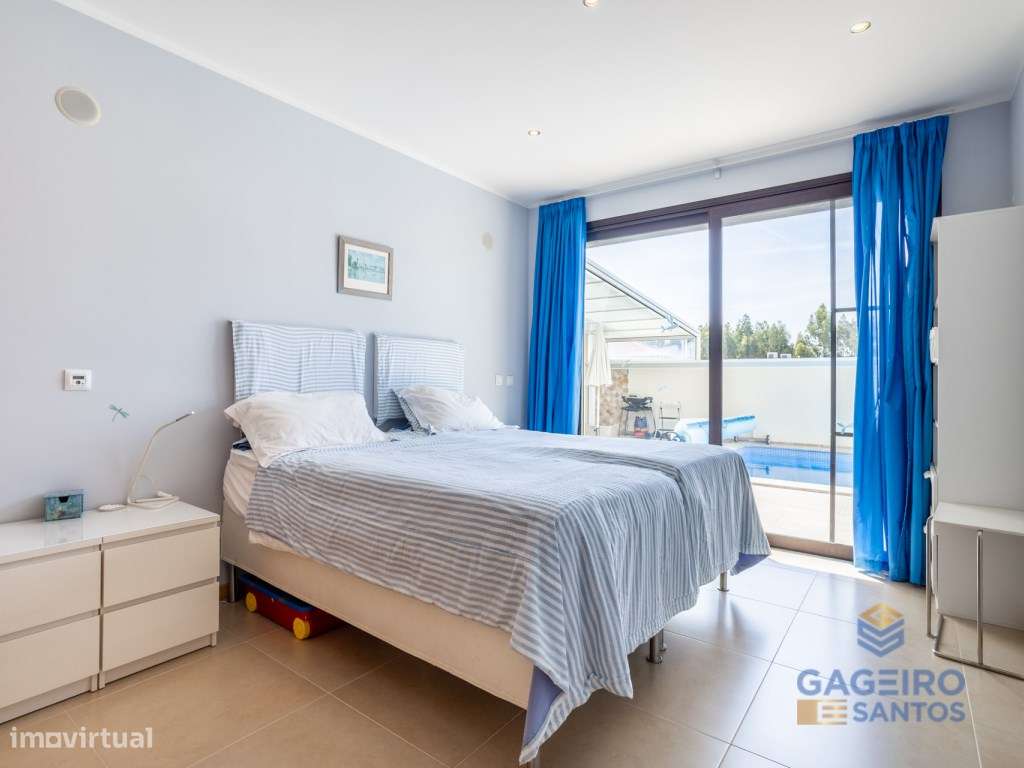 Moradia com piscina e terreno em São Martinho do Porto-27