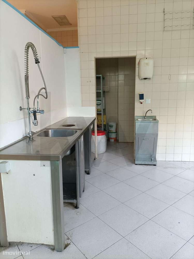 VENDA | ESPAÇO COMERCIAL COM ARRECADAÇÃO – CENTRO DE ALVERCA-19