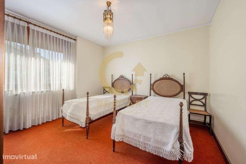 Moradia T5 com piscina e amplo terreno na Avenida de Francelos | Vila-7