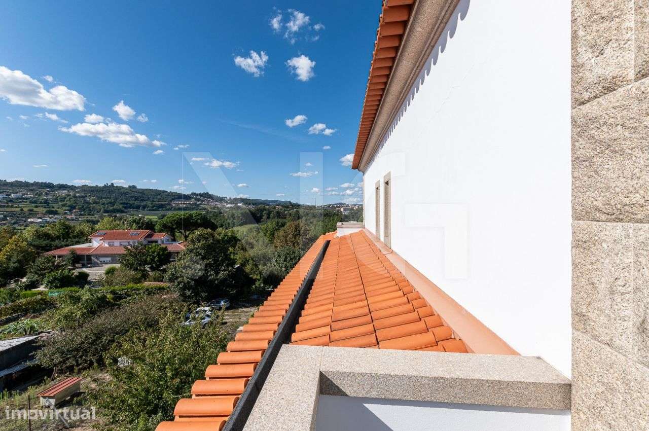 Moradia T3, com Varanda, jardins e Piscina em Felgueiras-41