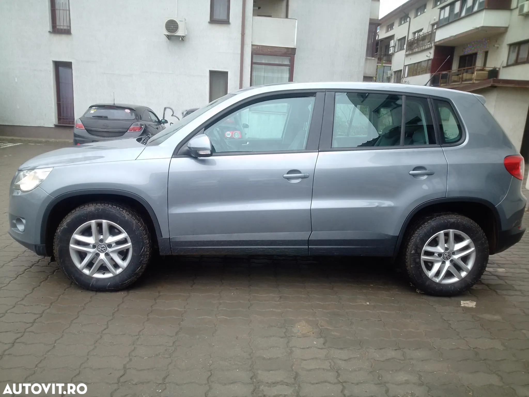 Volkswagen Tiguan 2.0 TDI DPF BlueMotion Technology Trend & Fun - 4