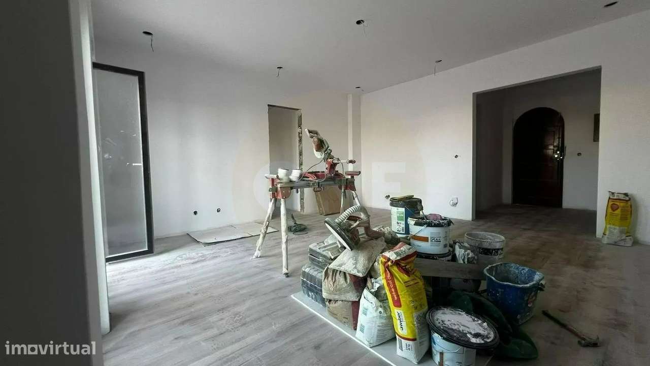Apartamento T3 em remodelação Vista Serra da Arrábida – Setúbal-5