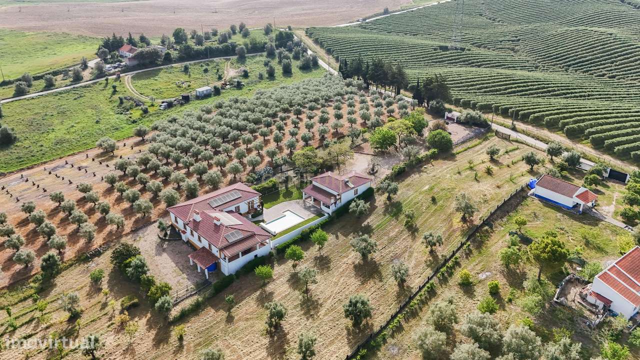 Quinta com piscina e vista sobre o Ribatejo, entre conforto e natureza-9