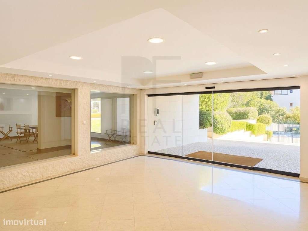 Apartamento T3 - Condomínio no Monte Estoril 
Varanda, Garagem e L... - Grande imagem: 2/37