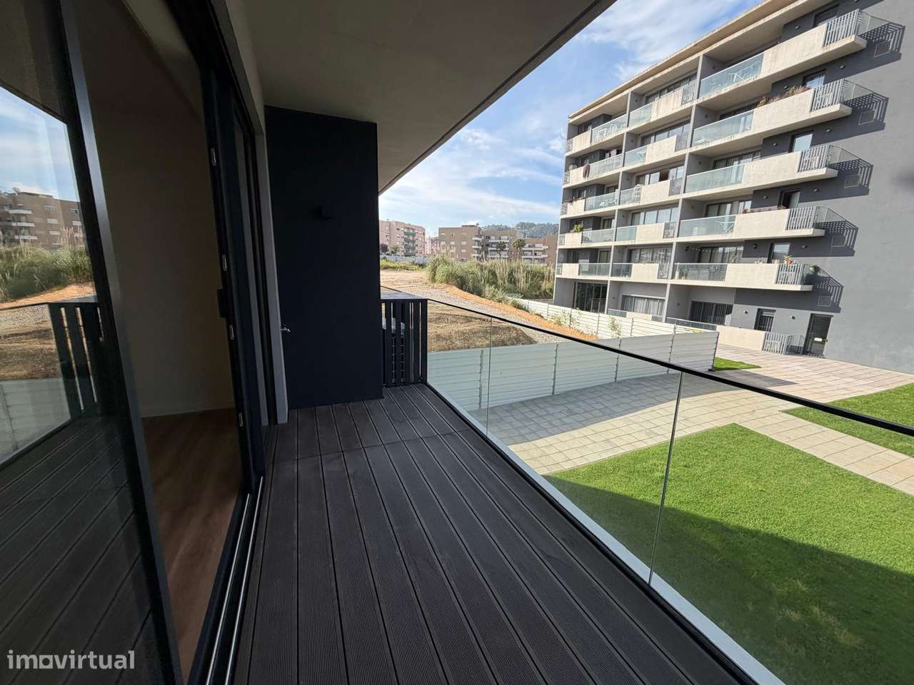 Apartamento T2 Varanda Garagem Pronto Habitar Parque Lavandeira-19