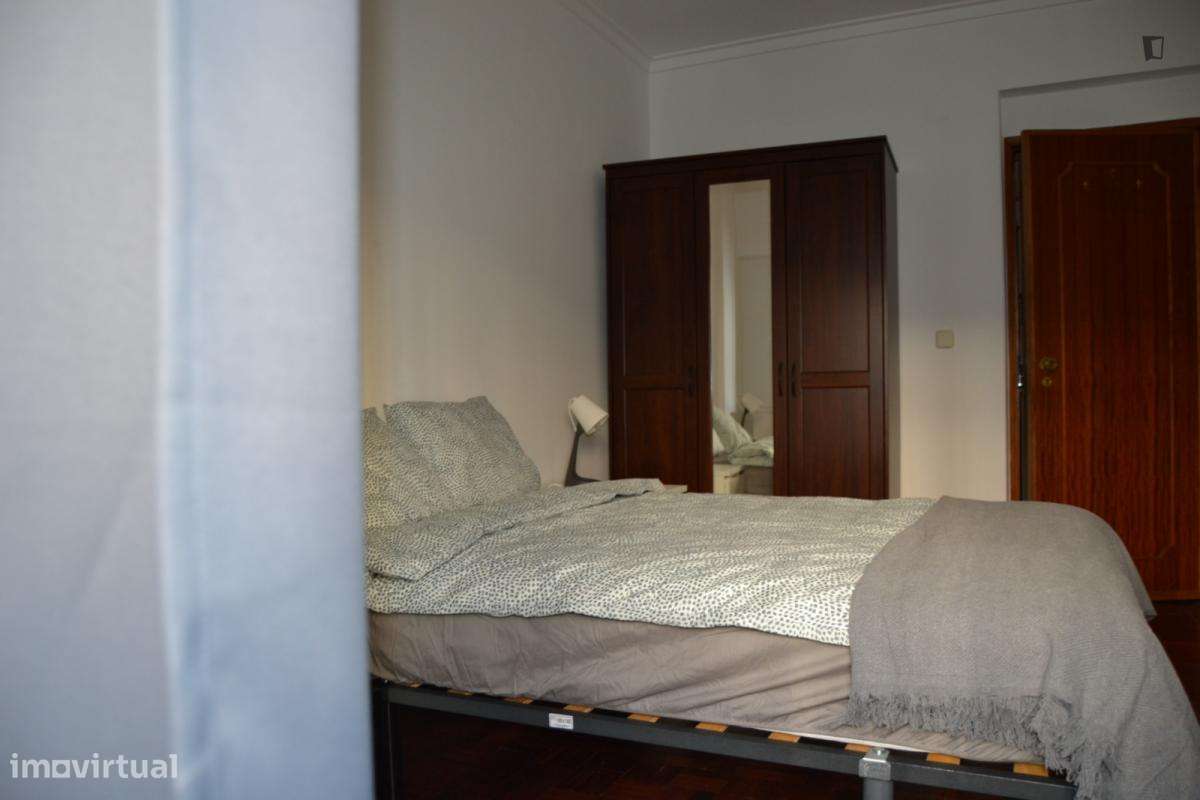 Quarto - localizado em Benfica Lisbon - Grande imagem: 5/35