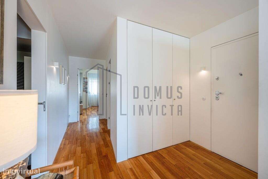 T2 remodelado com duas varandas e lugar de garagem | Zona da Boavista-14